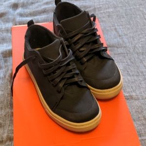 Toms little kid sneakers